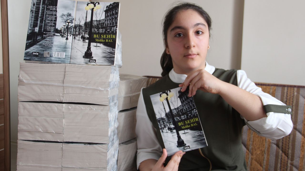 Şairler Belgeselini İzledi, Şiir Kitabı Çıkardı