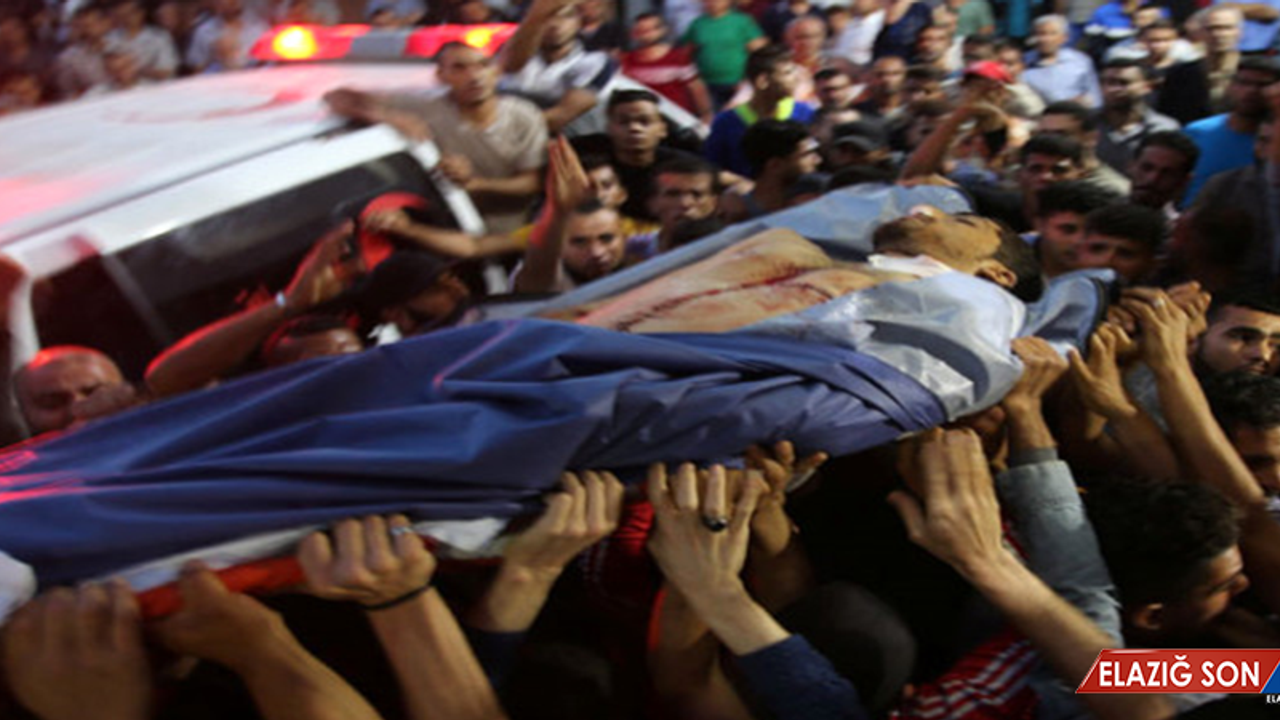 Tabutsuz Cesedi Yüzlerce Kişi Tarafından Elden Ele Taşındı