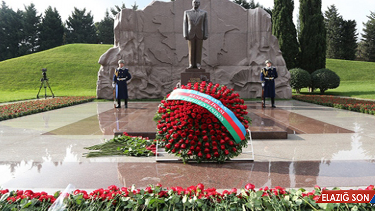 Azerbaycan'ın Milli Lideri Haydar Aliyev 14. Ölüm Yıl Dönümünde Anıldı