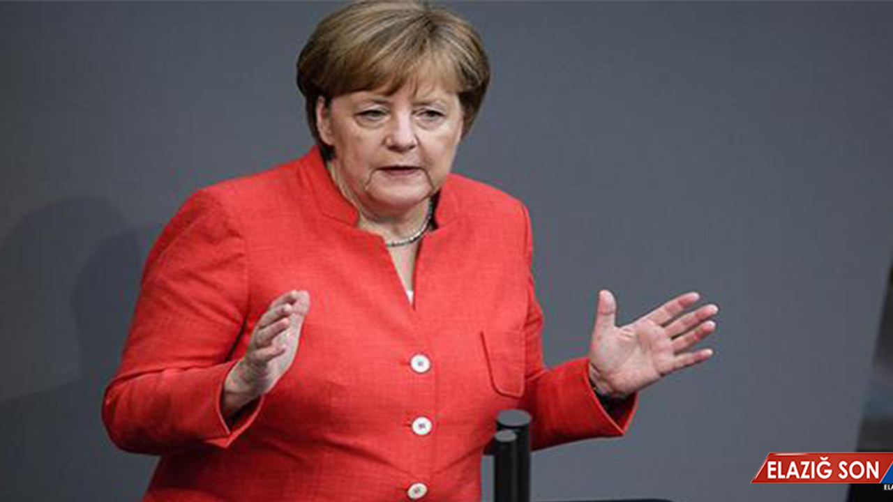 Almanya Başbakanı Merkel'den Türkiye'ye Övgü