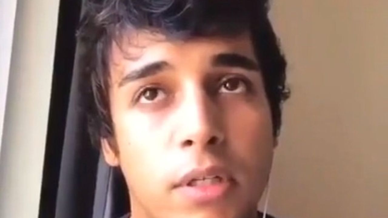 Berrak Tüzünataç'ın Burs Verdiği Genç Konuştu: Sevgilim Kıskandığı İçin Engellemiş