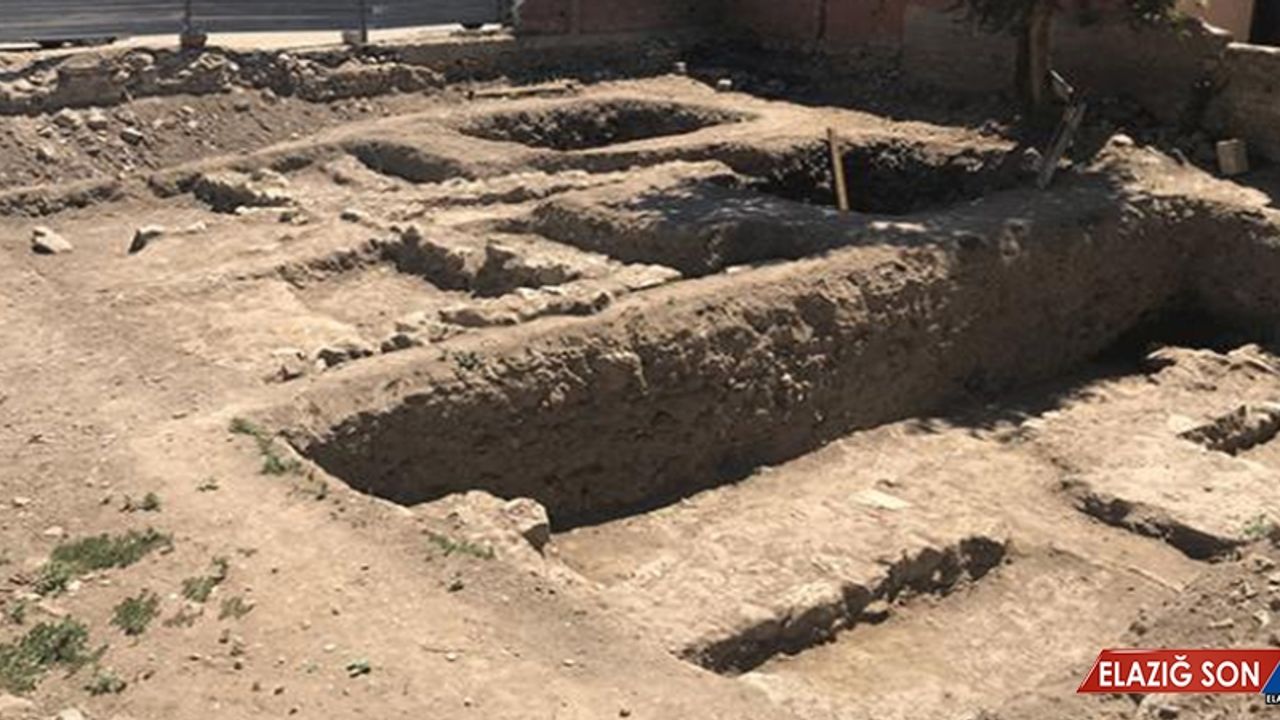 Eski Binanın Temelinden Osmanlı Dönemine Ait Ev Kalıntıları Çıktı