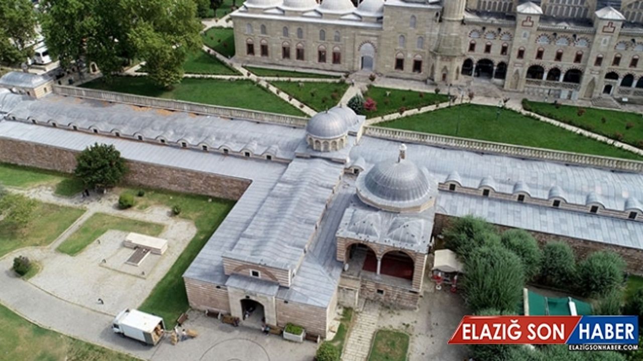 Selimiye Arastası her sabah esnafın bereket duasıyla açılıyor