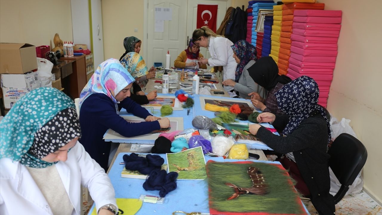 Görevlendirme yapılan belediye kadınları sosyalleştiriyor