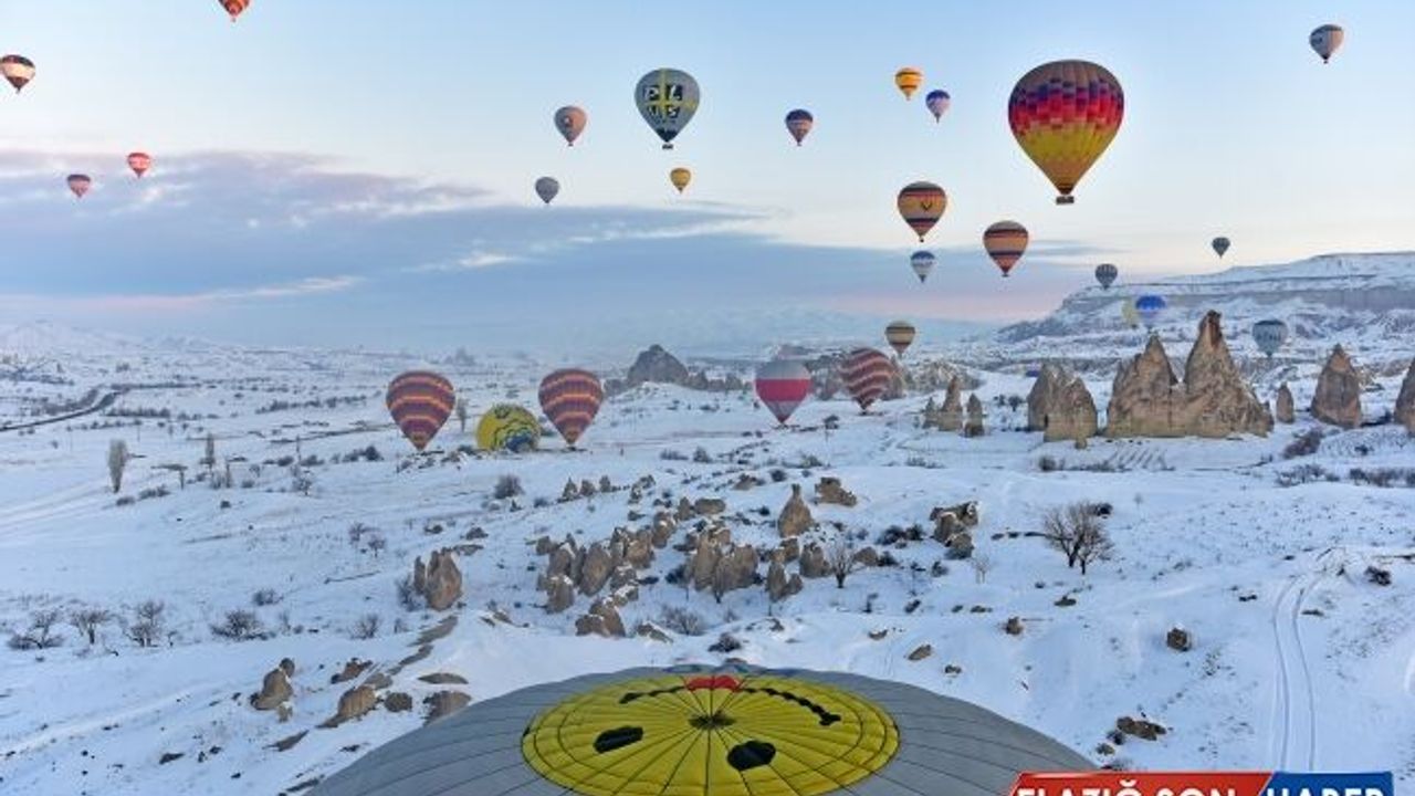 Kapadokya'da eşsiz manzaralar sunan balon turizmi