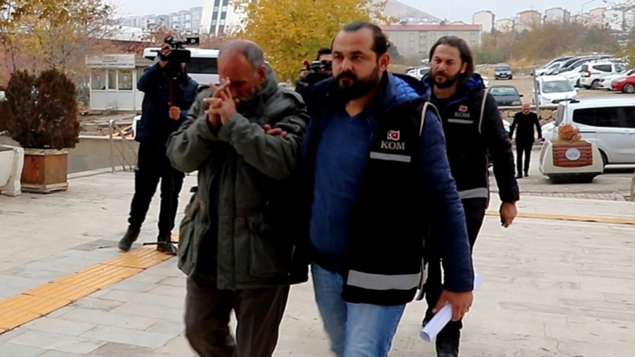 Elazığ ve Diyarbakır'da 12 kaçak silah ele geçirildi