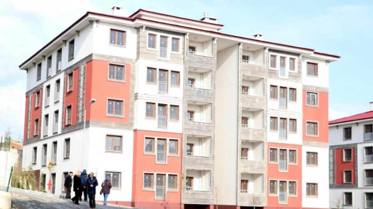 Tunceli'de TOKİ'nin inşa ettiği 206 konut hak sahiplerine teslim edildi
