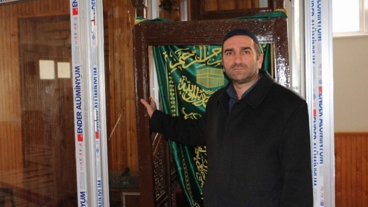 2 bin 200 parçanın birbirine geçirilmesi ile yapılan minber tarihe ışık tutuyor