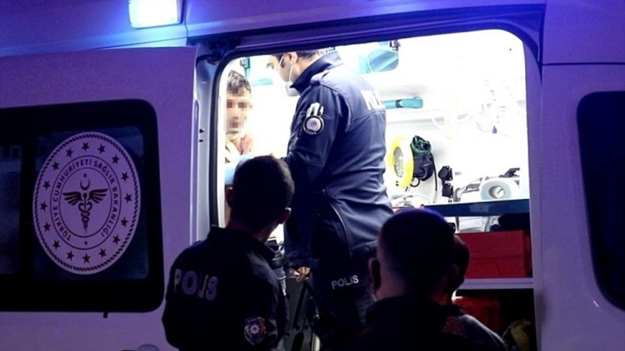 Elazığ'da hastaneye gitmemekte direnen koronavirüs şüphesi bulunan kişiyi polis ikna etti