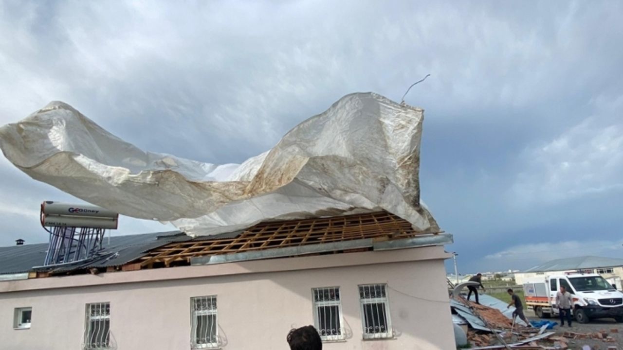 Kars'ta yaşanan hortumun ardından hasar tespit çalışması başlatıldı