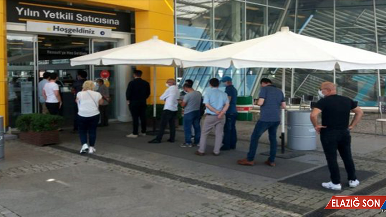 Sıfır Araçlar İçin Bayiler Önünde Kuyruk Oluştu