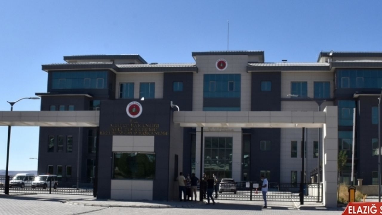 Ağrı'da PKK'lı teröristlerle çıkan çatışmada 2 asker şehit oldu