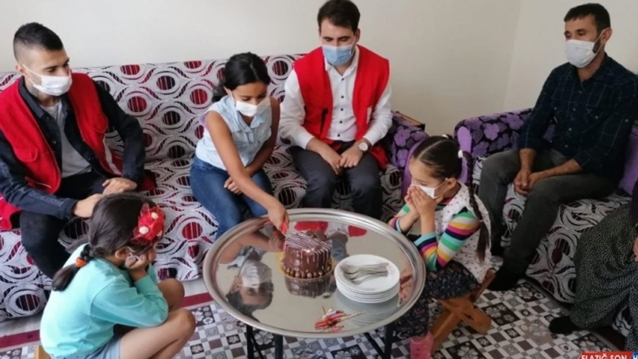 Türk Kızılay gönüllülerinden çölyak hastası Ela'ya doğum günü sürprizi