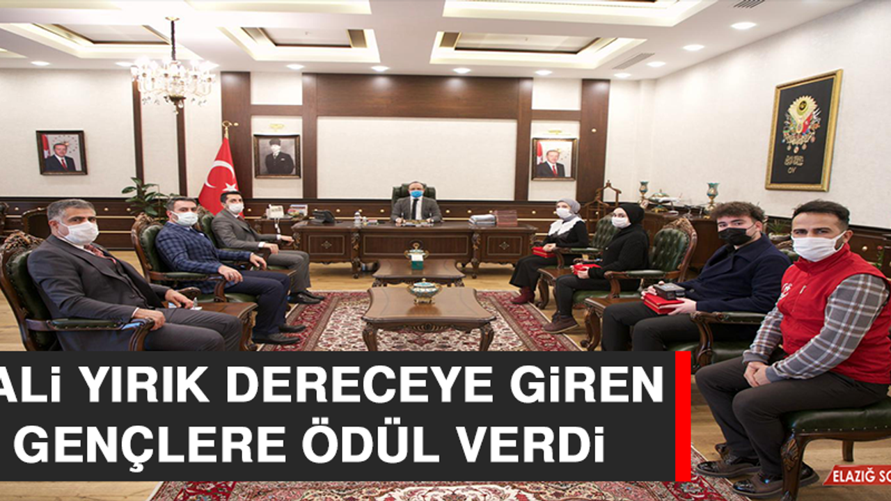 Vali Yırık, Dereceye Giren Gençlere Ödül Verdi