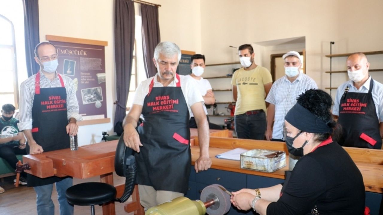 Sivas bıçağı ders oldu, kursiyerler arasında kadınlarda var