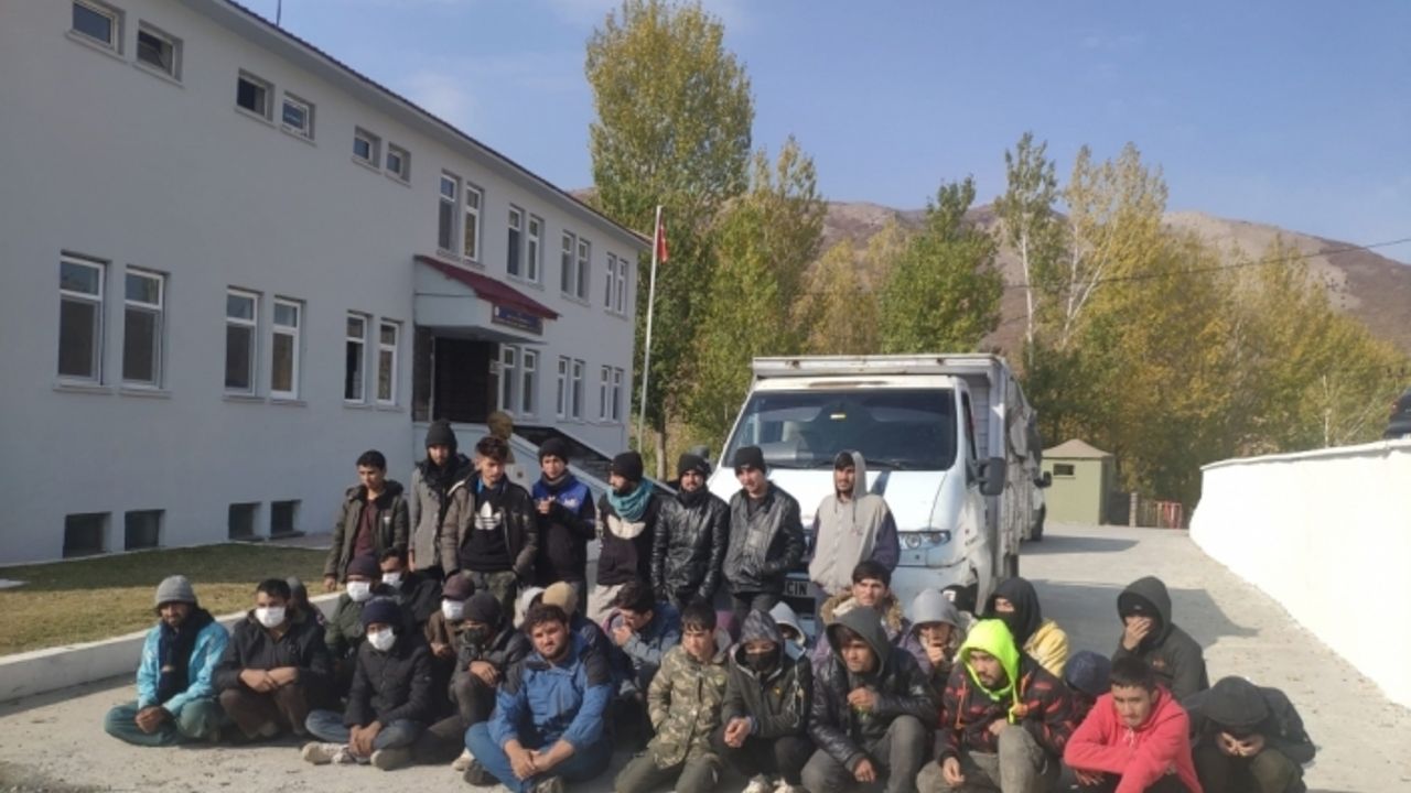 Bitlis'te 38 düzensiz göçmen yakalandı