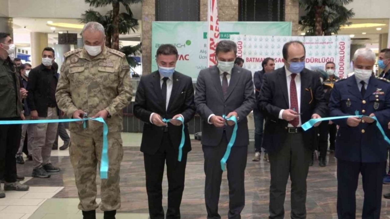 BÜ ve ATAM iş birliğiyle Atatürk temalı fotoğraf sergisi açıldı