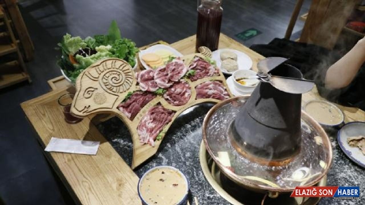 Çin’de `kaynar kapta` yemek kültürü yaşatılıyor