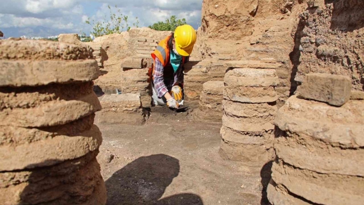 Antik hamamdaki kalorifer sistemi gün yüzüne çıktı