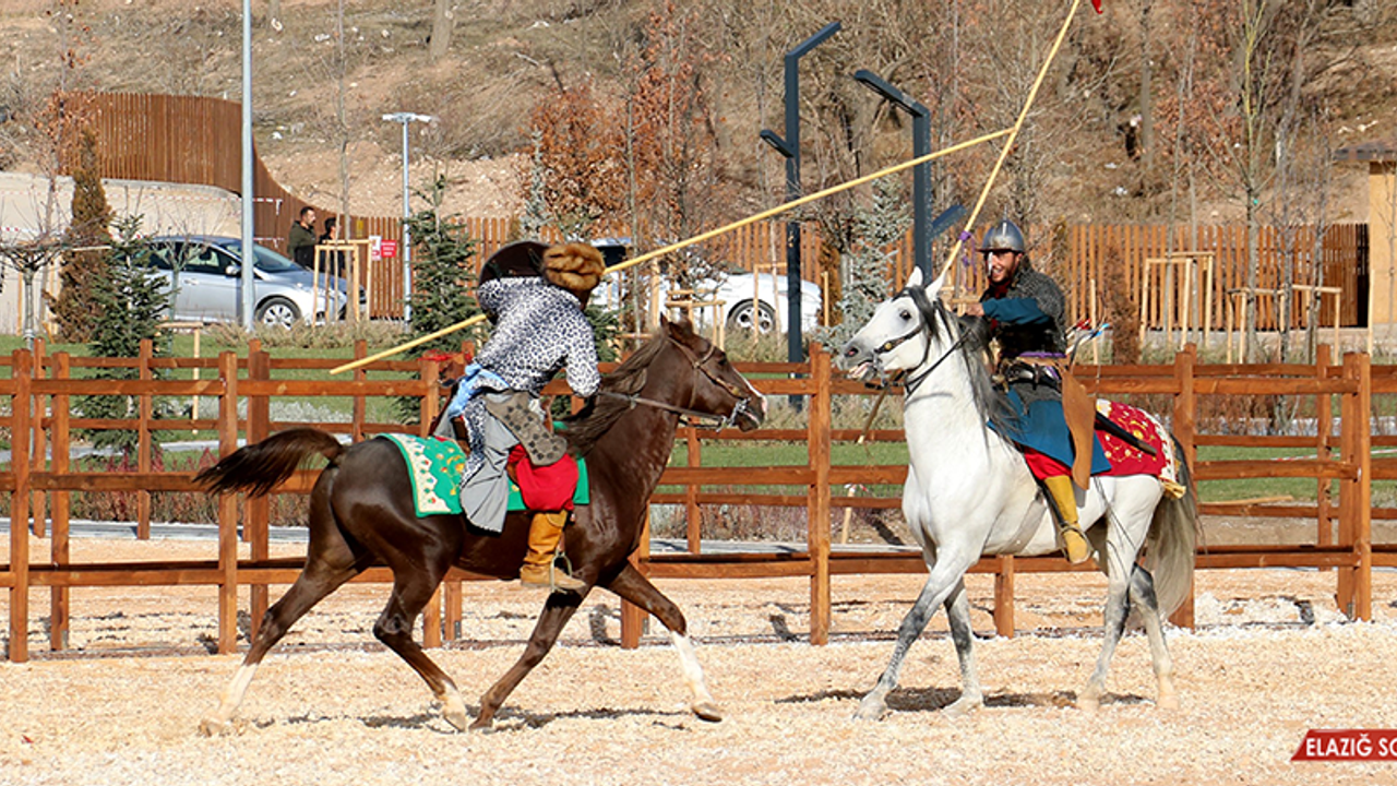 Atlı okçuluk gösterisi izleyenleri mest etti
