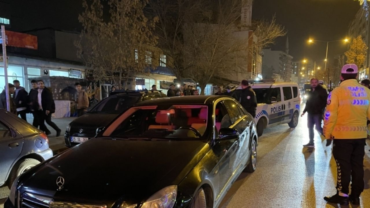 Erzurum'da otomobilde baygın halde bulunan alkollü şahıs gözaltına alındı