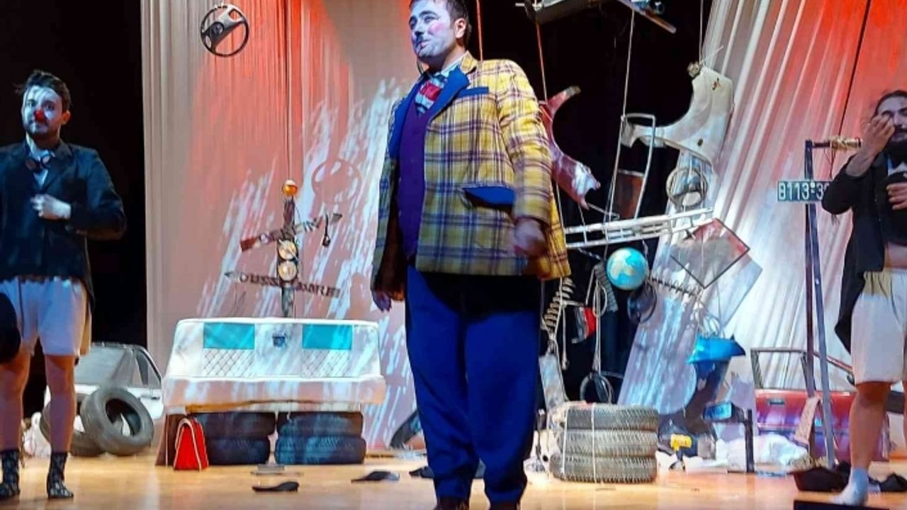 Eskişehir ‘Sui Generis Tiyatro’ seyirciden tam not aldı