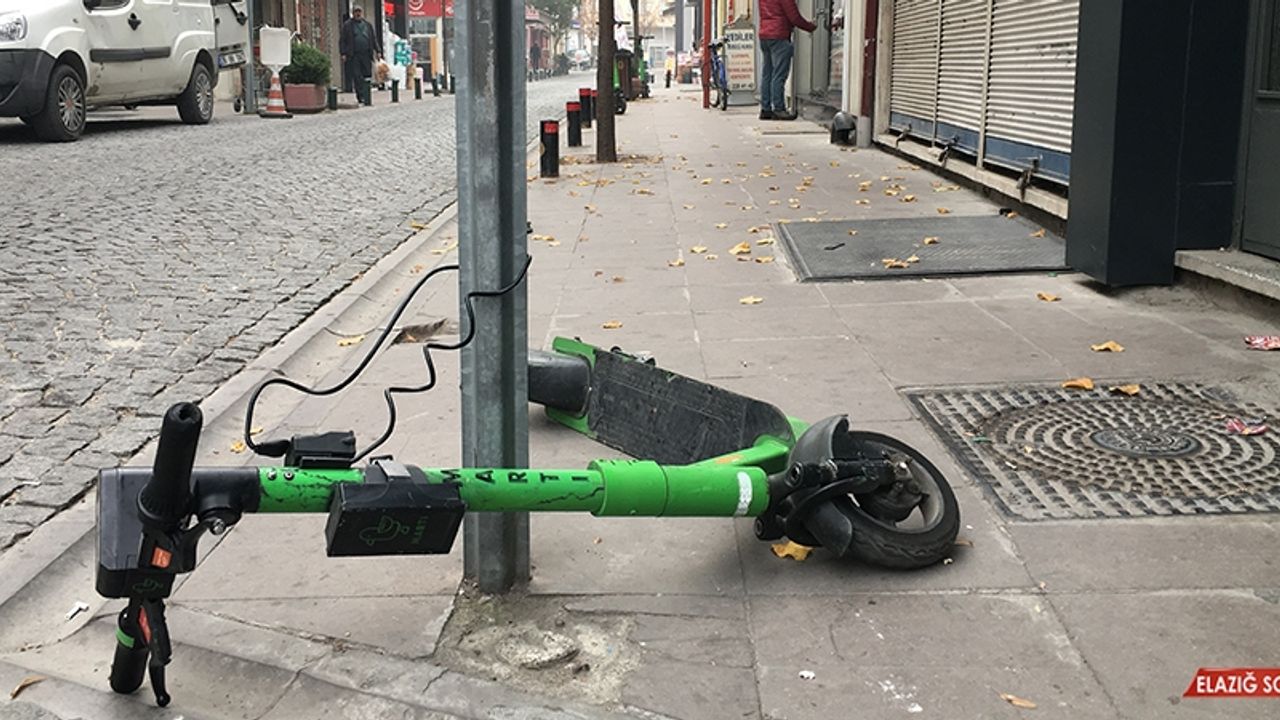 Kaldırımı İşgal Eden Scooterlardan Vatandaş Dertli  