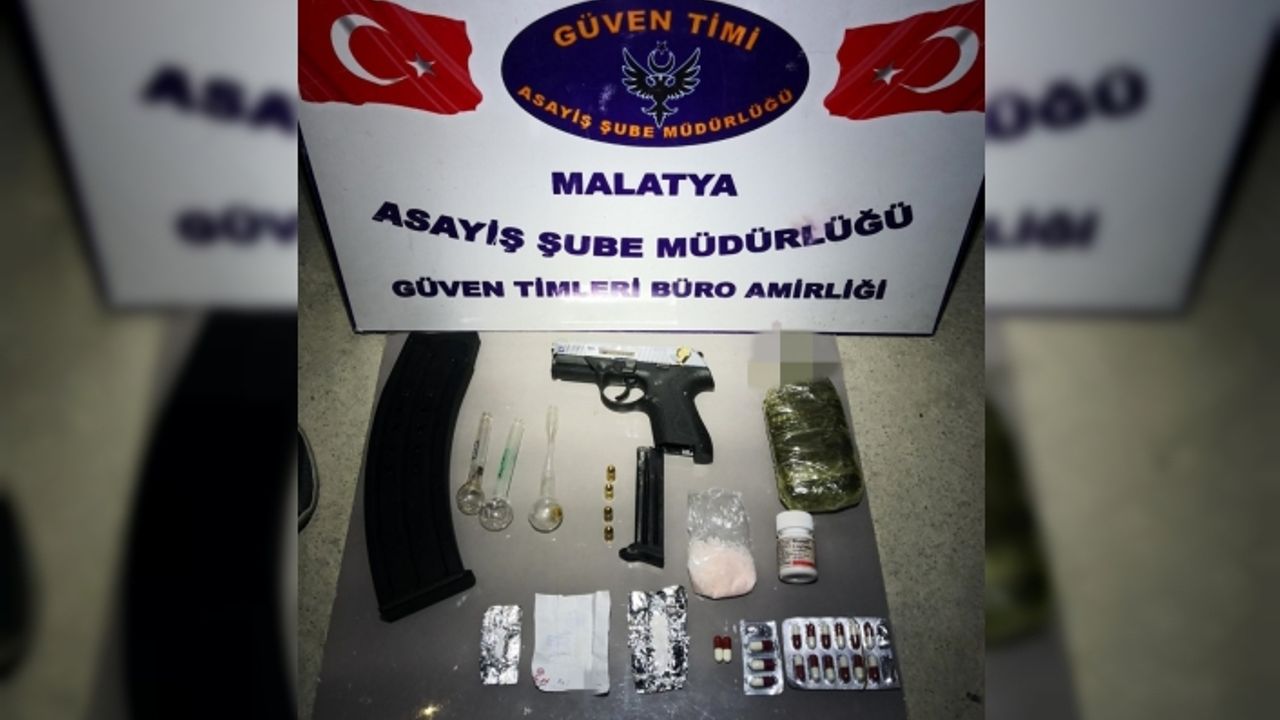 Malatya'da şüphe üzerine durdurulan otomobilde patlayıcı, silah ve uyuşturucu bulundu