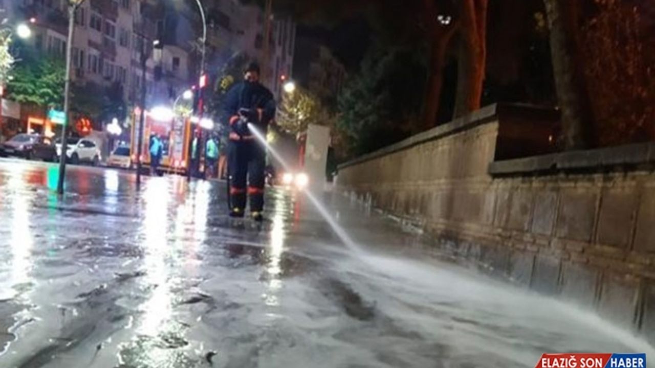 Manisa’da Sokaklar Korona Virüse Karşı Dezenfekte Edildi  