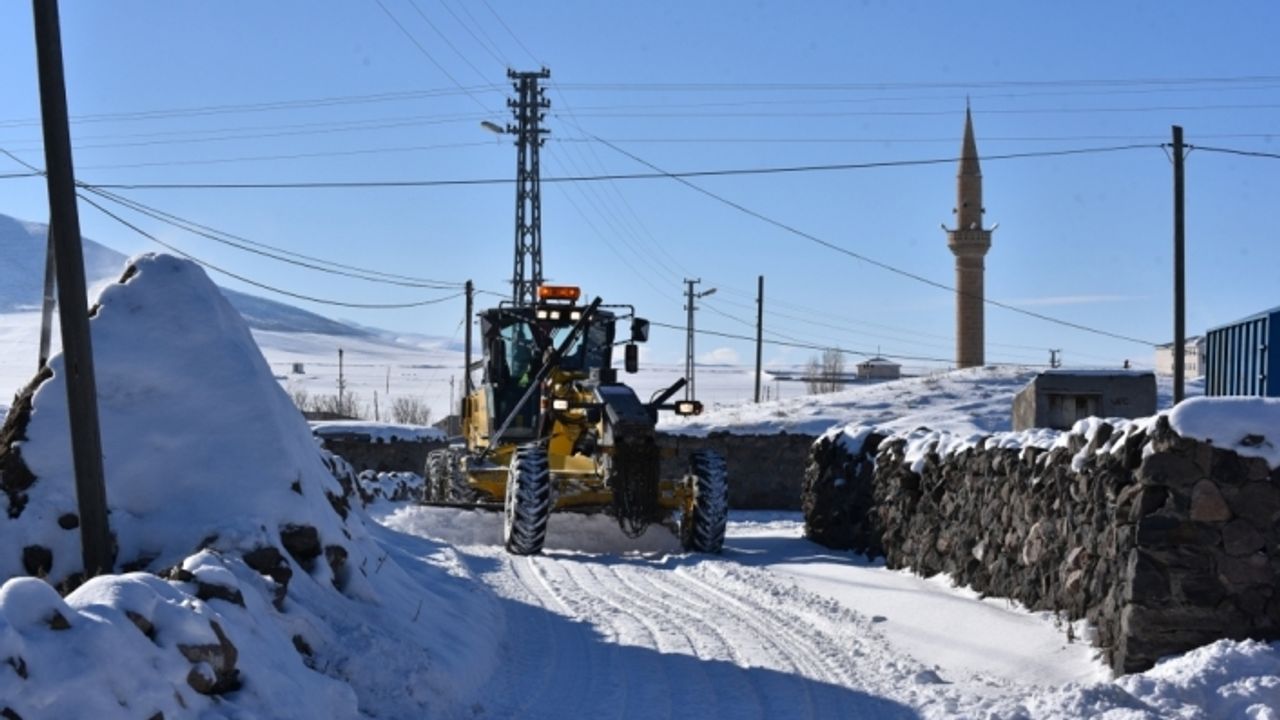 Erzurum, Iğdır ve Erzincan'da 241 yerleşim yerinin yolu kardan kapandı