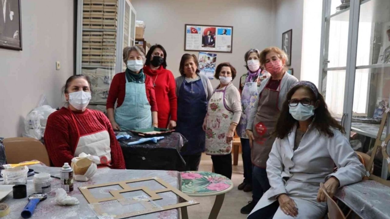 Nazilli Belediyesi Vitray ve Ahşap Boyama Kursları devam ediyor