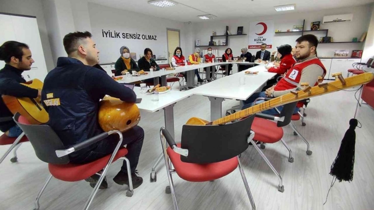 Türk Kızılay’dan görme engelliler için türkülü etkinlik