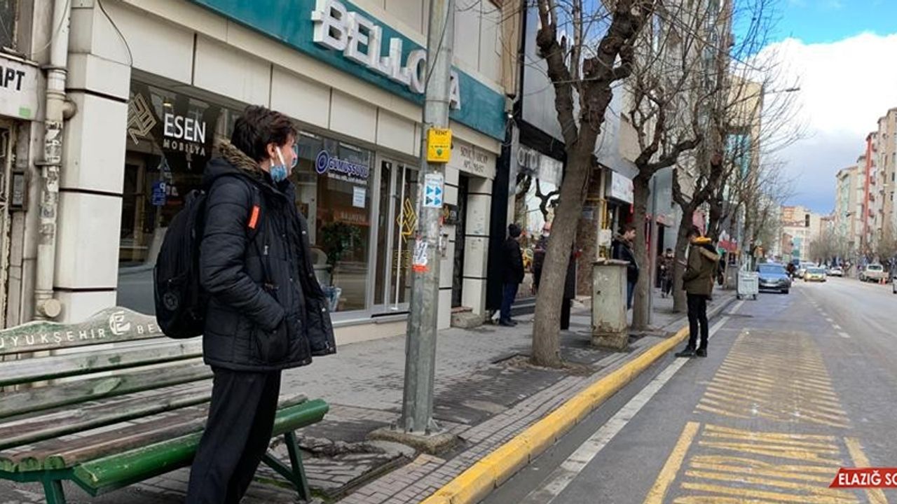 Vatandaşlar Kapalı Otobüs Durağı İstiyor  