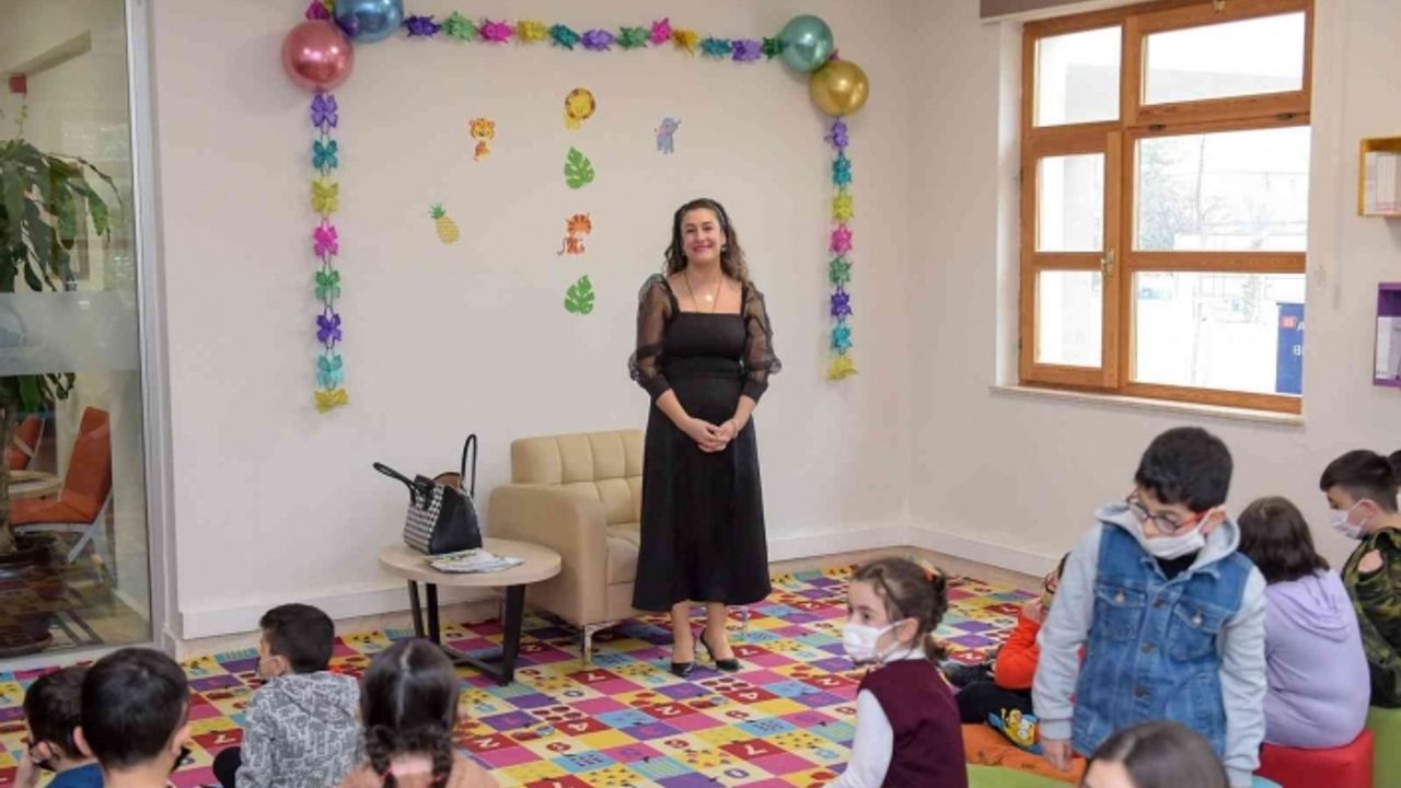 Dünya Öykü Günü’nde Altındağlı çocuklar ‘Şair Anneden Masallar’ dinledi