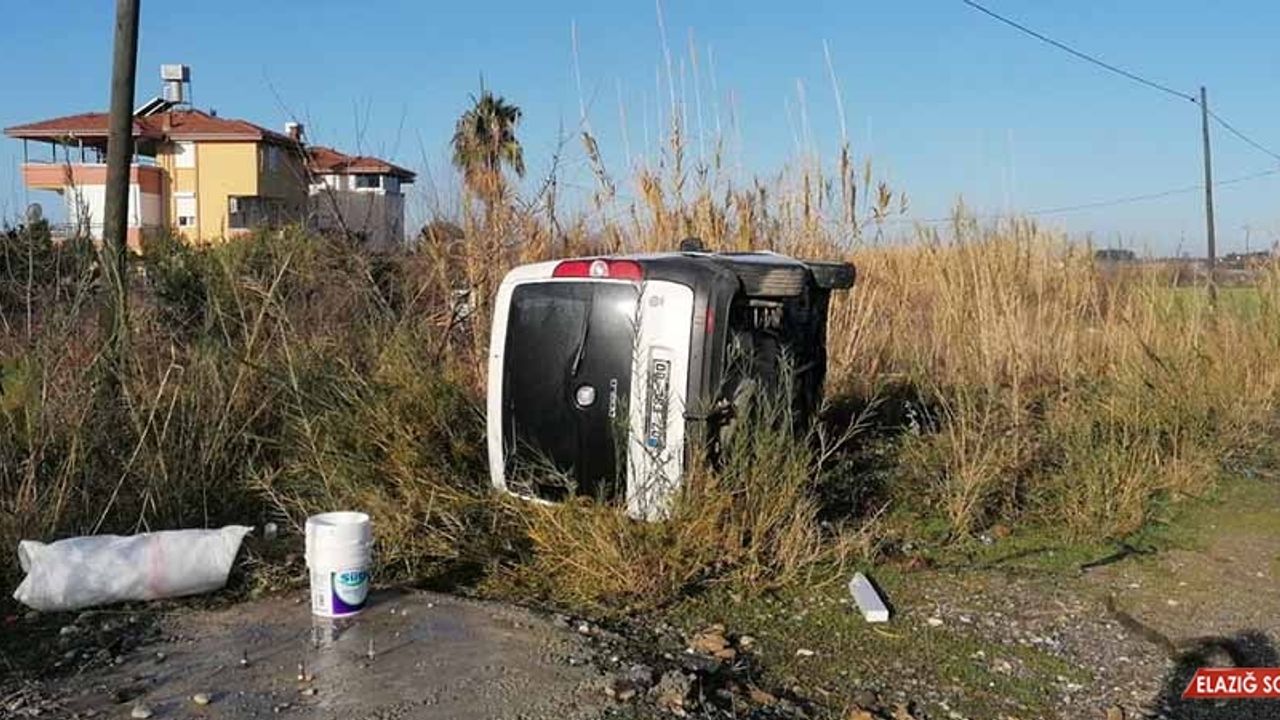 Hafif Ticari Araç Takla Attı: 3 Yaralı  