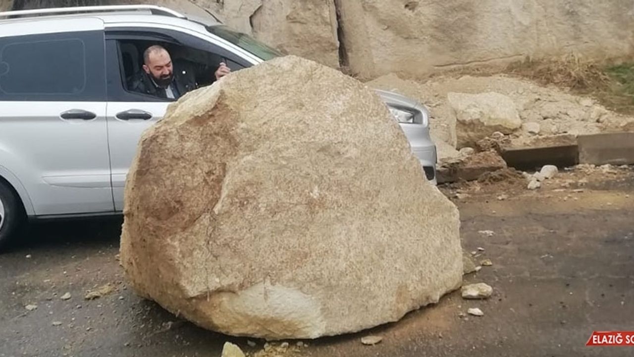 Nevşehir’de Kopan Kaya Parçası Yola Yuvarlandı  