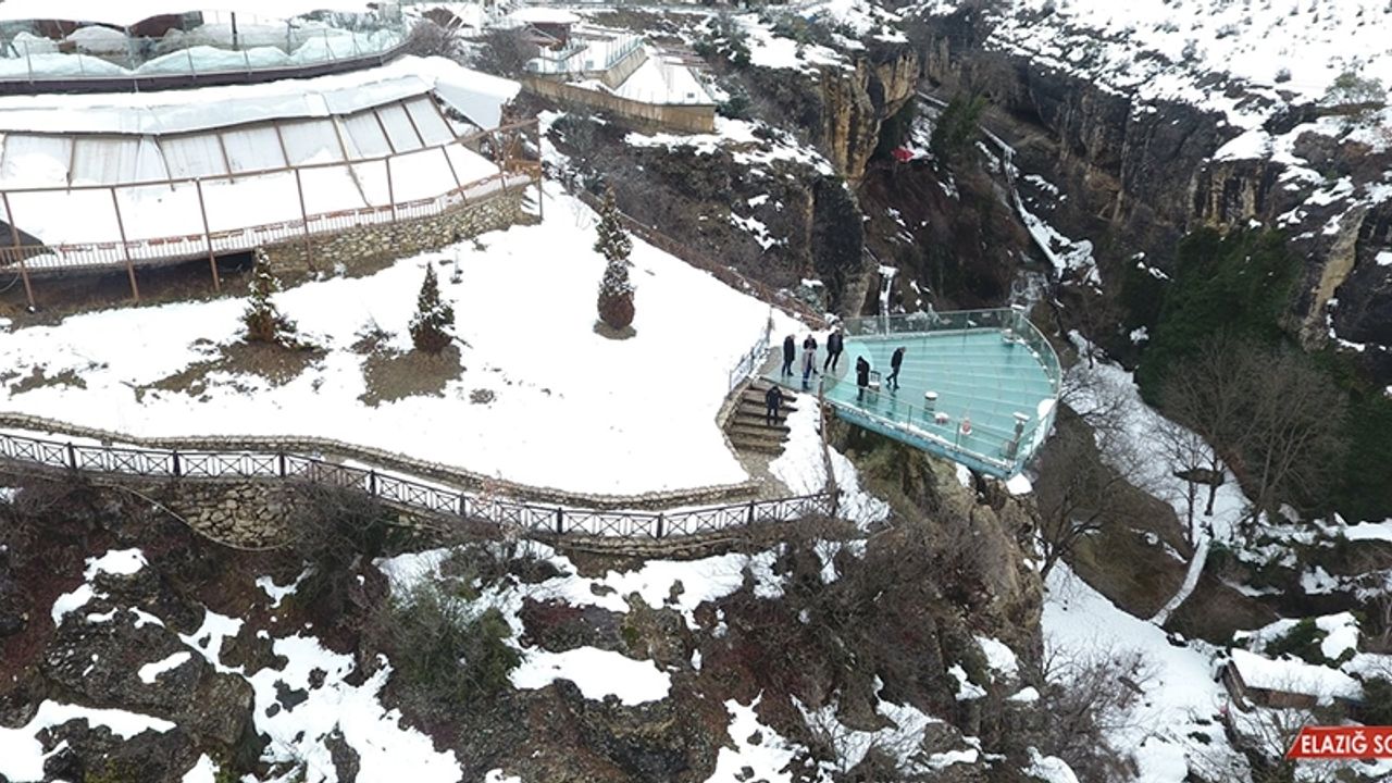 Tarihi İlçede Yer Alan Cam Teras Yenilenerek Sezona Hazırlanıyor  