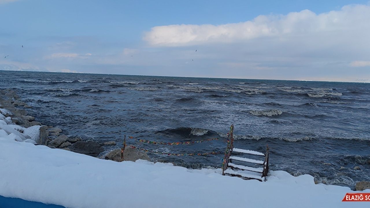 Van'da Fırtına Van Gölü’nü Coşturdu