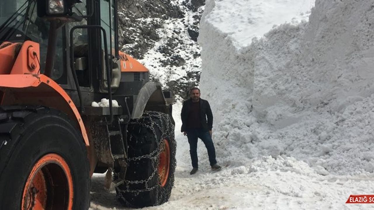 Batman’da Köy Yoluna Düşen Çığ, 12 Saatlik Çalışmayla Temizlendi