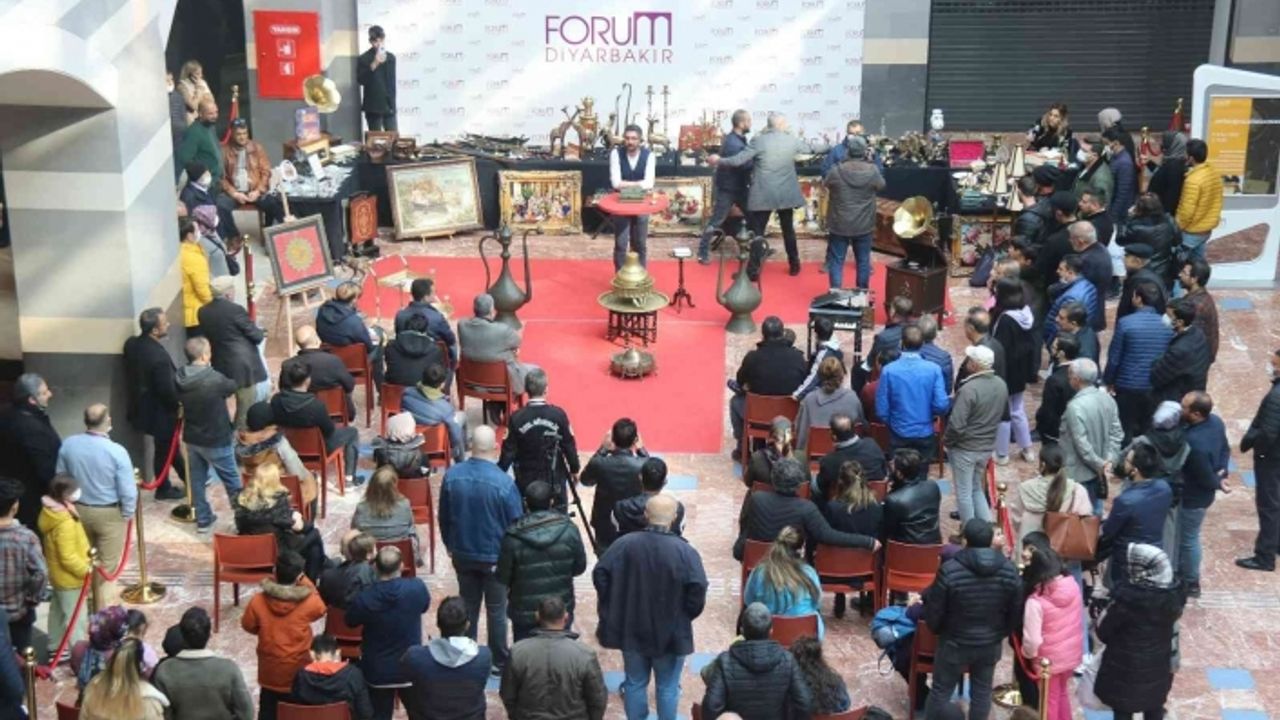Forum Diyarbakır AVM’de antika ürünler açık artırma ile satıldı