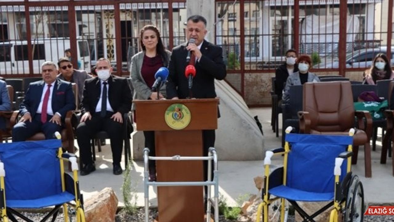 Hatay'da İhtiyaç Sahiplerine Tekerlekli Sandalye Dağıtıldı  