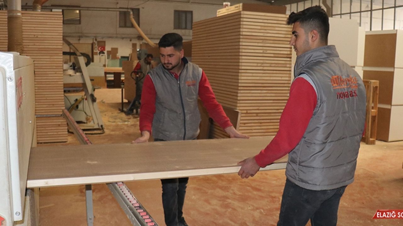 Hem Eğitim Alıyor Hem De Para Kazanıyorlar  