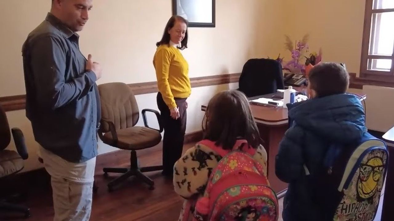 İki Meraklı Minikten Valiliğe Çat Kapı Ziyaret