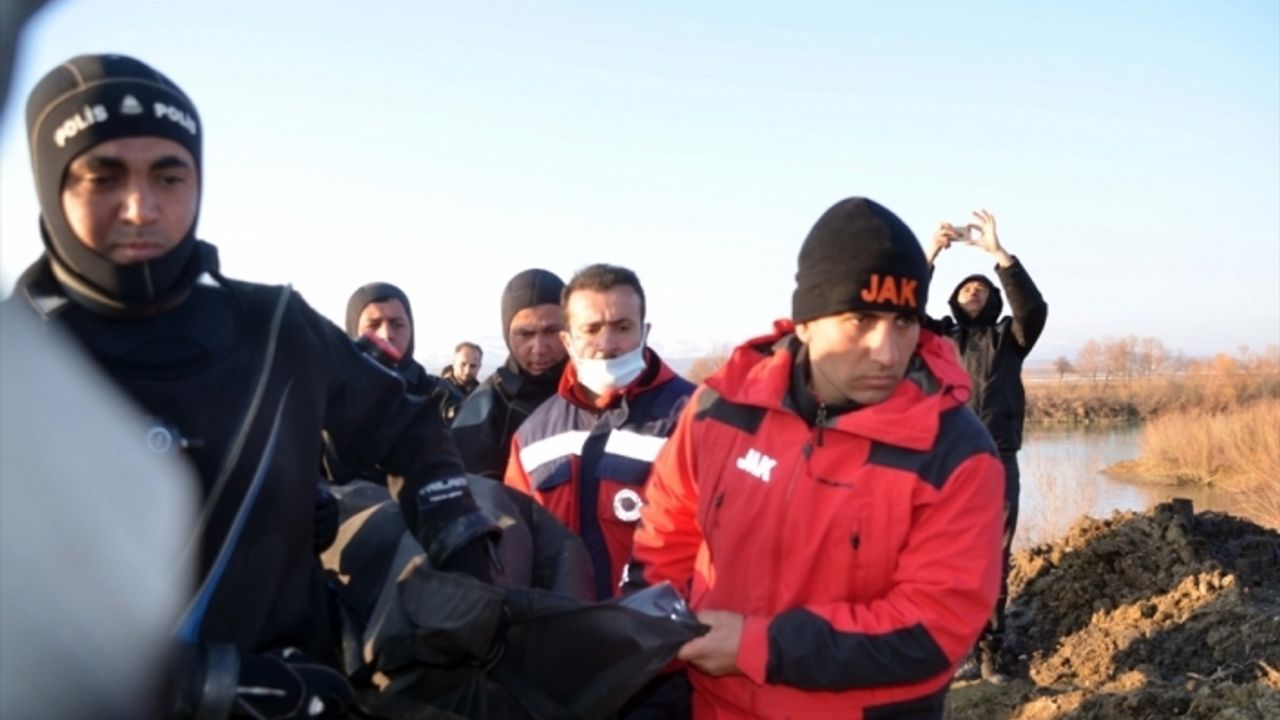 Muş'ta 14 gün önce Karasu Nehri'ne düşen lise öğrencisinin cesedine ulaşıldı