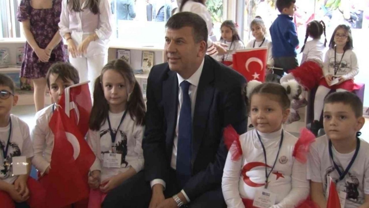 Kadıköy’de 23 Nisan öncesi Defne Park Çocuk Kütüphanesi açıldı