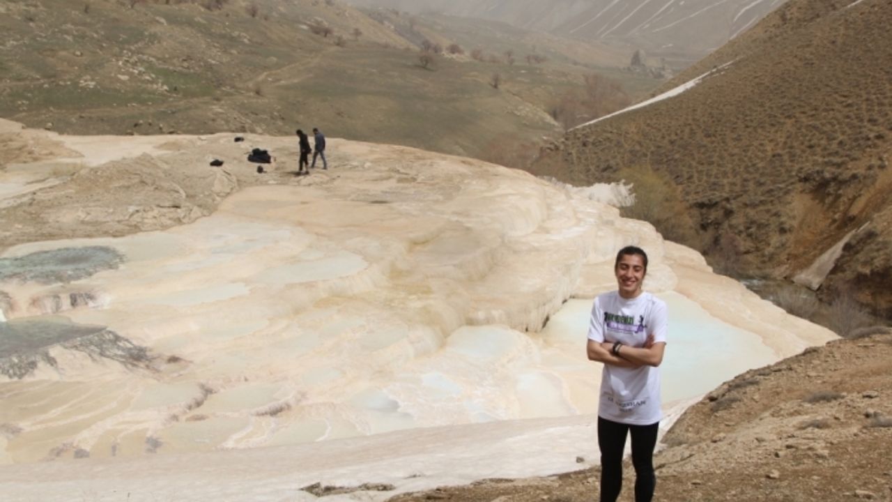 Vanlı milli atlet Nevin İnce, Başkale'deki travertenlerde antrenman yaptı