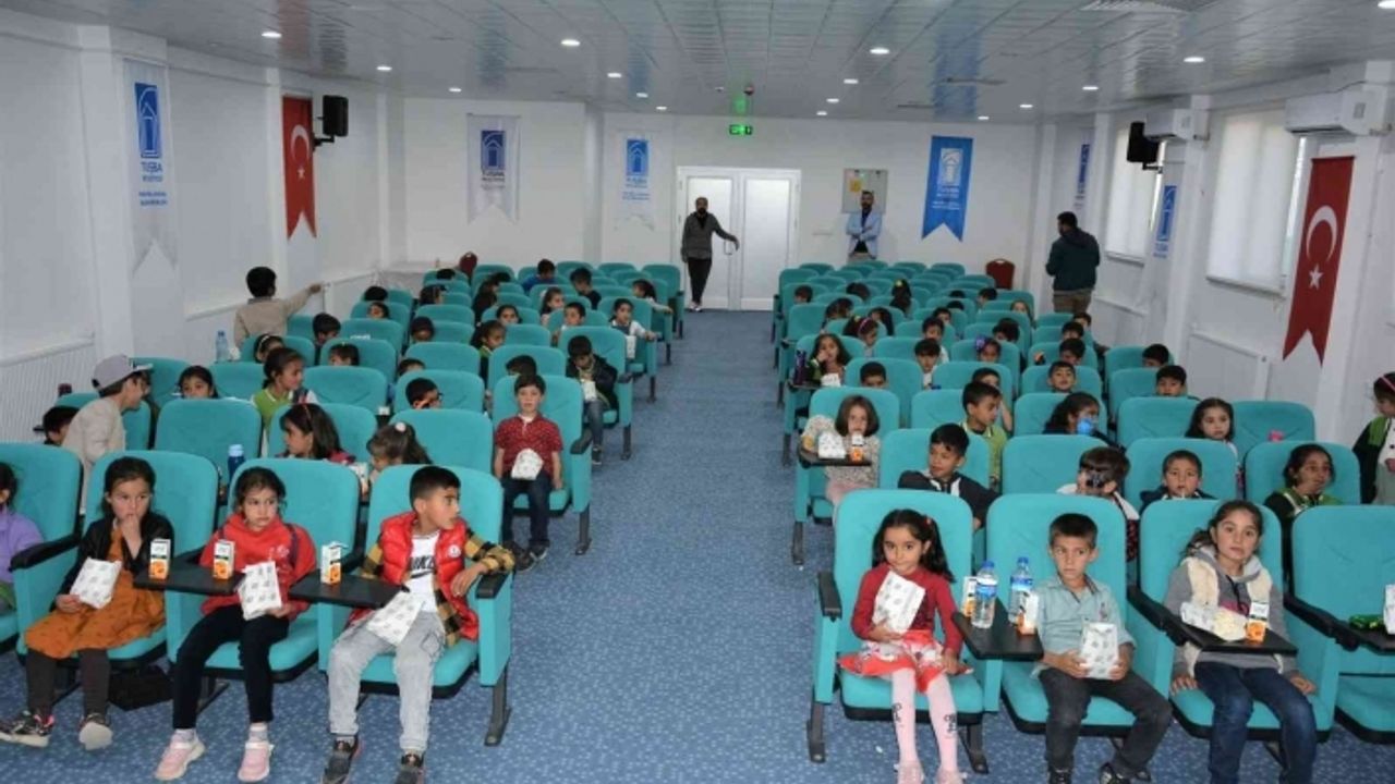 Tuşba Belediyesi, öğrencileri sinemayla buluşturmaya devam ediyor