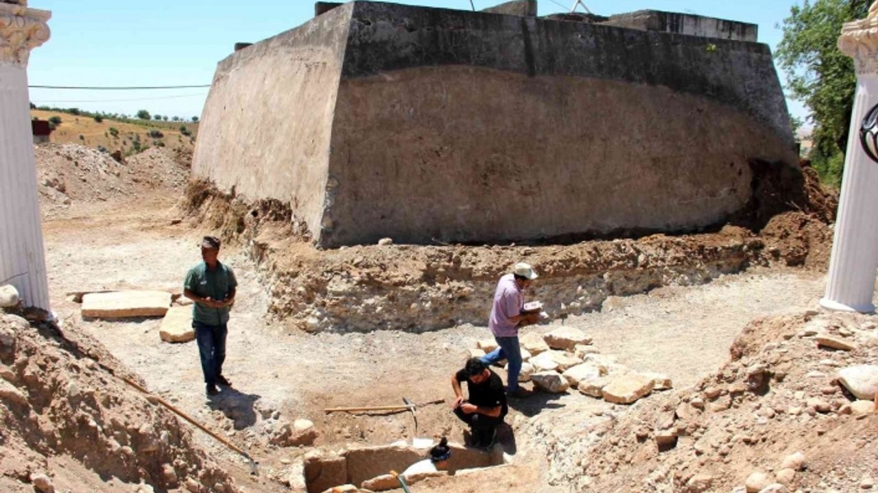 Belediyenin başvurusuyla yapılan kazılarda Roma Dönemi’ne ait mezarlar bulundu