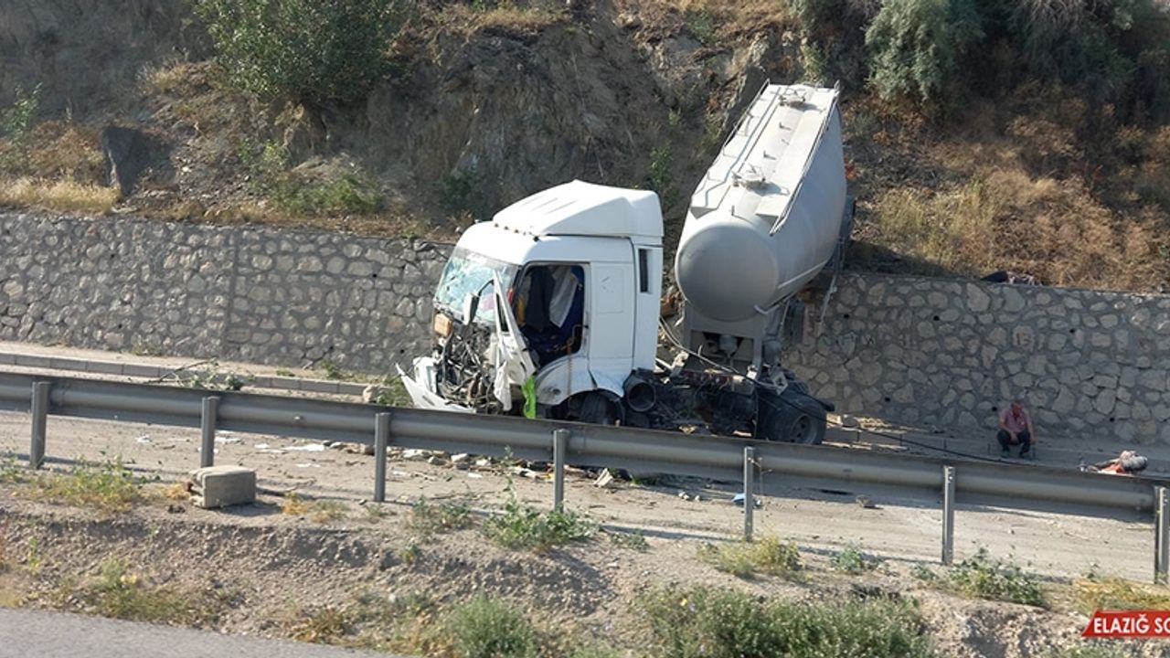 Ankara’daki Kazada Bir Tır 25 Metre Yükseklikten Yere Çakıldı