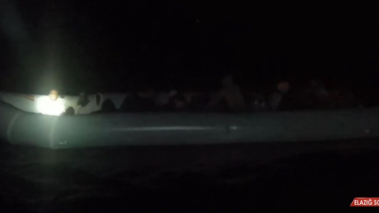 Çanakkale Açıklarında 26 Düzensiz Göçmen Kurtarıldı  